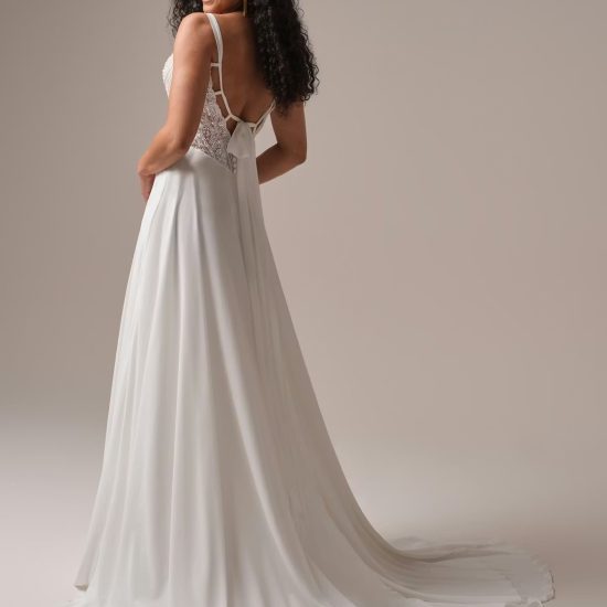 Clara - En boutique Août 2026